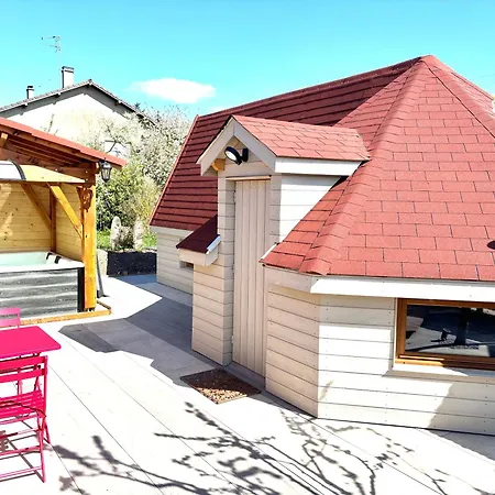 Деревянный коттедж La Cle De L Insolite