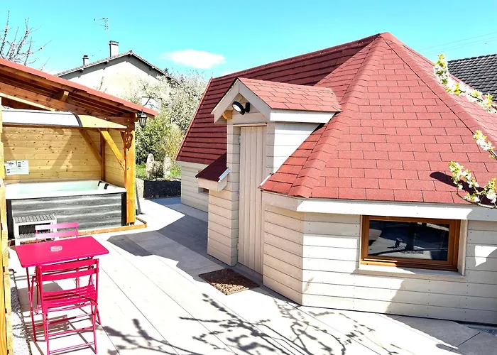 Деревянный коттедж La Cle De L Insolite